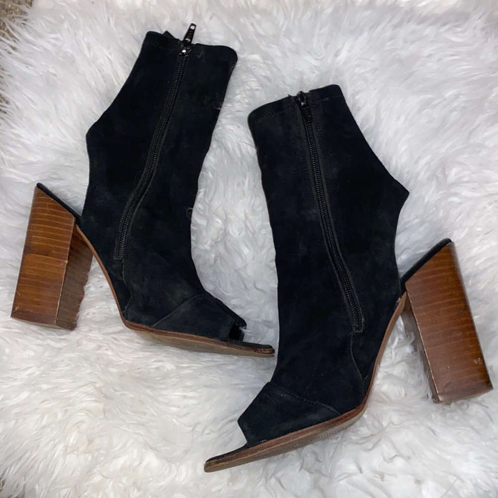 Black Aldo block heel cut out boot